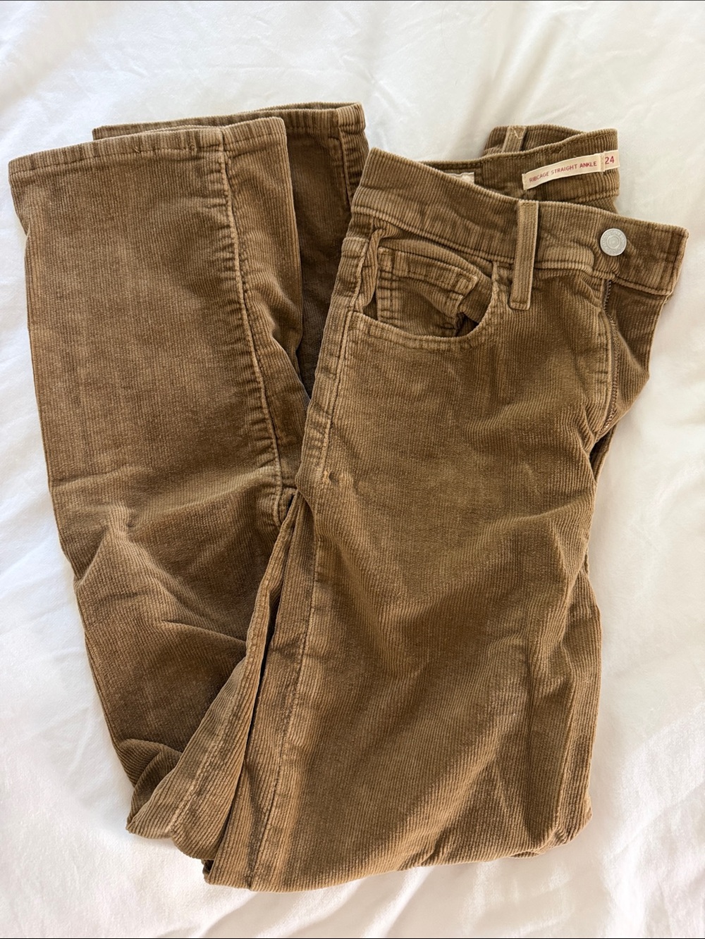 Levi’s Ribcage Straight Ankle Corduroy